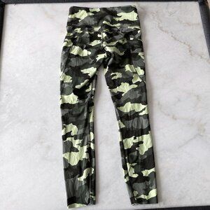 Like new! Lululemon Fast and Free Tight / leggings / pants 25" (green camo)